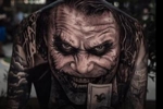 Why so serious？加纳乔再添新纹身：希斯莱杰版小丑形象覆盖全背